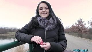 Orosz tinédzser csaj pénzért reszel