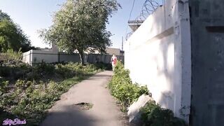Zsenge bige lovagolja a fickó faszát