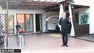 Gigantikus keblű milf kettő hímvesszőt kap