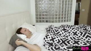 Perverz zsenge pipi a nevelő faterjával kupakol