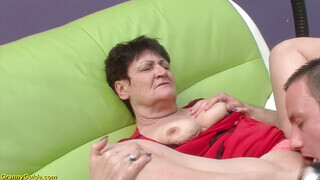 Öreg érett nő és a zsenge fószer