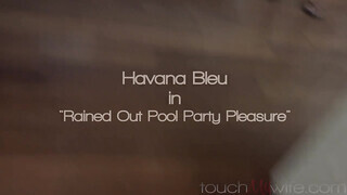 Havana Bleu várja a termetes farkat