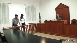 Angelica Heart két kukacot kap a bíróságon