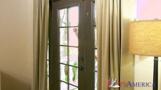 Szomszéd anyuci és a óriási örömrúd