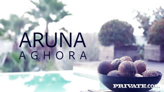Aruna Aghora pici puncija finoman megkettyintve