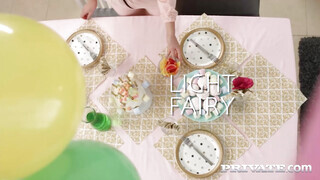 Hanna Ray és Light Fairy édeshármasban hancuroznak