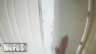 Mofos - Lisey Sweet a dögös fehérneműs világos szőke milf