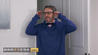 Brazzers - Kristen Scott az apja haverjával kupakol