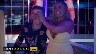 Brazzers - Blanche Bradburry imádja a gigászi pélót