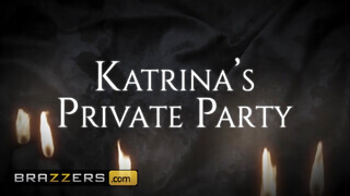 Brazzers - A csábító kitetovált Katrina Jade kettő dákót kap