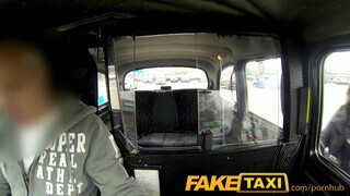 FakeTaxi - a pici lopós fekete szuka megbánja amit tett