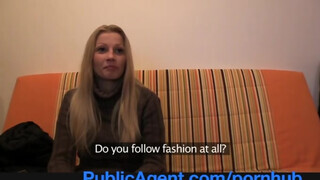 PublicAgent - Bella Karina a méretes didkós világos szőke