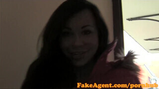 FakeAgent - műcsöcsös pipi szívesen lovagol