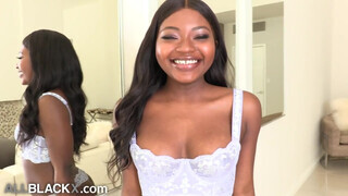 AllBlackX - Noemie Bilas a cuki barna maca