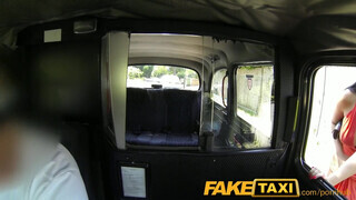 FakeTaxi még a seggnyalást is bevállalja a szuka
