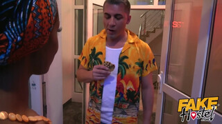 Fake Hostel afrikai szuka és egy argentin cuni közösen