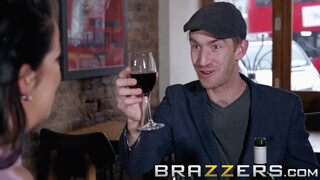 Brazzers - Anissa Jolie élvezi a hatalmas hímvesszőt