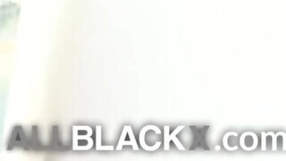 AllBlackX - Lala Ivey a gigantikus keblű fiatal