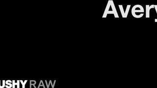 Avery Jane a szexi barna fiatal - TUSHYRAW
