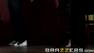 Brazzers - Keiran Lee egyszerre basz meg kettő gádzsit