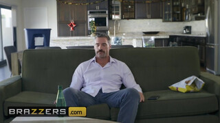 Brazzers - a kitetovált pornós szuka elpusztítva