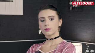 HerLimit - Nelly Kent méretes kannás román gádzsi imádja hátsó bejáratba