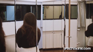 Private com - a főnöknek elégg óriási kukija van