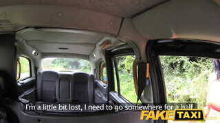 FakeTaxi piercinges bige a motorháztetőn is közösül