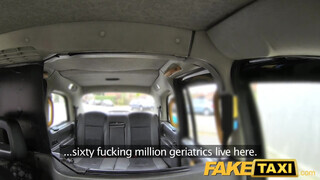 FakeTaxi nimfomániás gádzsi kielégítése