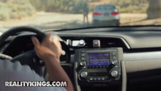 Reality Kings - Aria Lee rámászik a bmw-s pali faszára