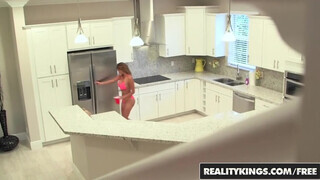 Reality Kings - a latinos kolumbiai Bianka hatalmas segge bekúrva