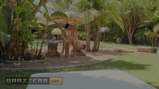 Brazzers - Angela White és Savannah Bond leápolják a dákót