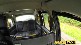 Fake Taxi - Termetes didkós milf megkúrelva a hátsó ülésen