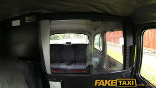 FakeTaxi - Felborotvált fejű punk gádzsi bekúrva