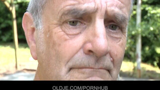 Oldje - az vén motoros és a fiatal pipi