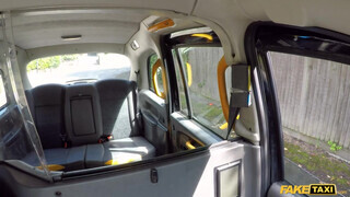 Fake Taxi - Zsenge csajszika kúr a taxiban