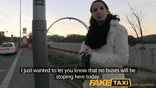 FakeTaxi - Tinédzser ápoló nőci kupakol a taxiban
