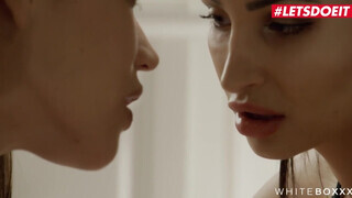 White Boxxx - Alyssia Kent és Alyssa Reece a vadító román lányok