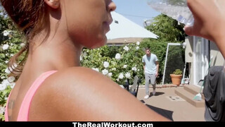 TheRealWorkout - barna vadító fitness vlogger videója
