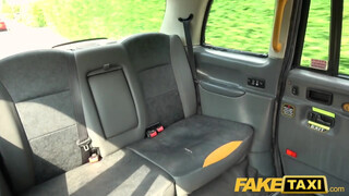 Fake Taxi - Rhiannon Ryder dárdát akar a popsijába