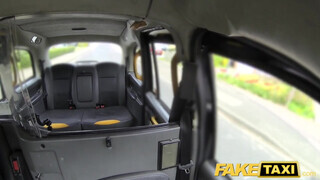Fake Taxi - Termetes picsájú latina milf segg lyukba kúrva