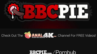 BBCPIE - Chloe Temple beleül a gigászi dákóba