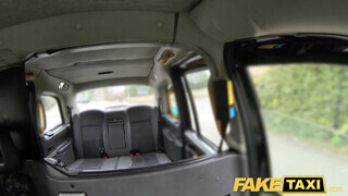 Fake Taxi - ausztrál gádzsi a szabadban is imádja csinálni
