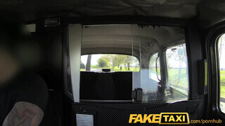 FakeTaxi - ártatlan pici zsenge gádzsi és a vastag dákó