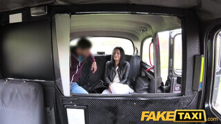 Fake Taxi - tetkós hátú nőci istenien kavar a faszban