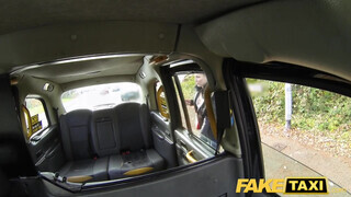 Fake Taxi - Skót csöcsös csajszika kinyalva