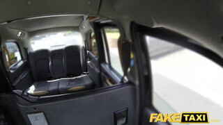 Fake Taxi - Titkárnő milf kinyalja a taxis popókáját