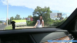 PublicAgent - Vanessa a vonzó stoppos lány