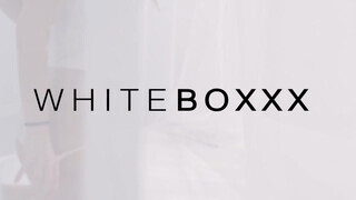 WhiteBoxxx - Caprice istenien kinyalja a csaja pici pináját