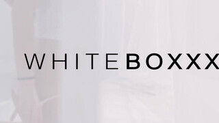 WHITEBOXXX - Nicole Pearl szívdöglesztő kettyintése a barátjával